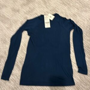 NWT sweaty Betty Glisten bamboo long sleeve top. medium beetle blue color.